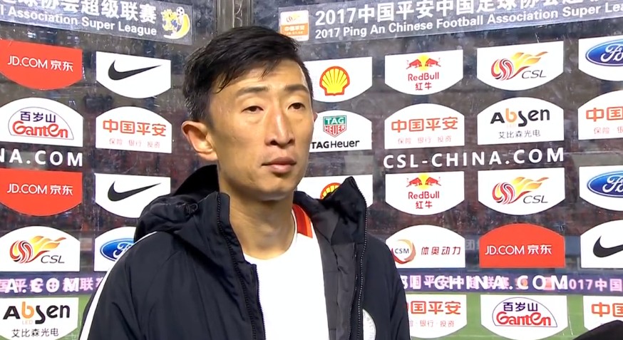 汉德克对小津安二郎的迷恋一如文德斯，后者在制作影片的态度上与小津相似，而汉德克则经常且直接地引用小津的电影语言。